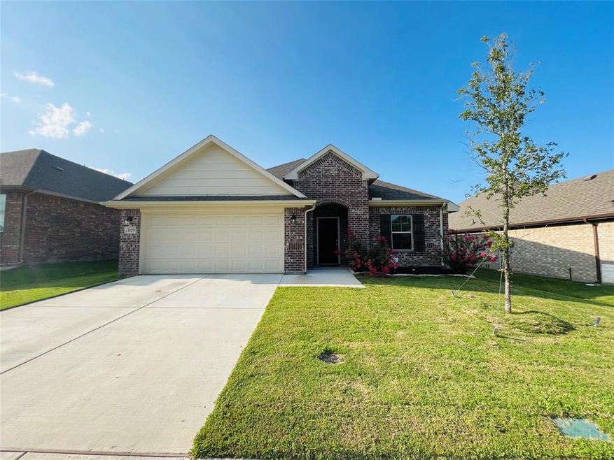 1809 Vallana Dr, Gainesville, TX 76240 - photo 1