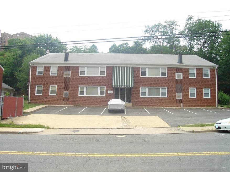 100 W Taylor Run Pkwy, Alexandria, VA 22314 - photo 1