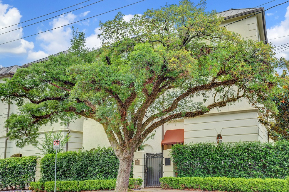 1991 Indiana St, Houston, TX 77019 - photo 1