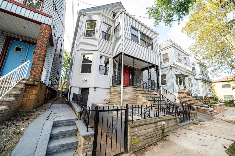 Sold $955,000 • Co-Listing Agent