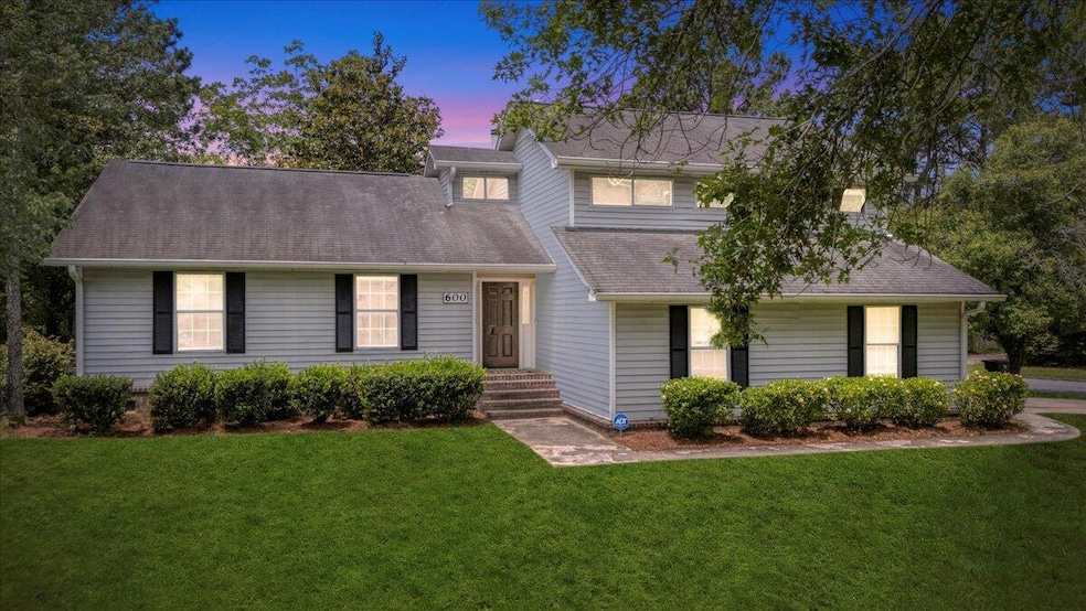 01-600 Dolphin Drive-44