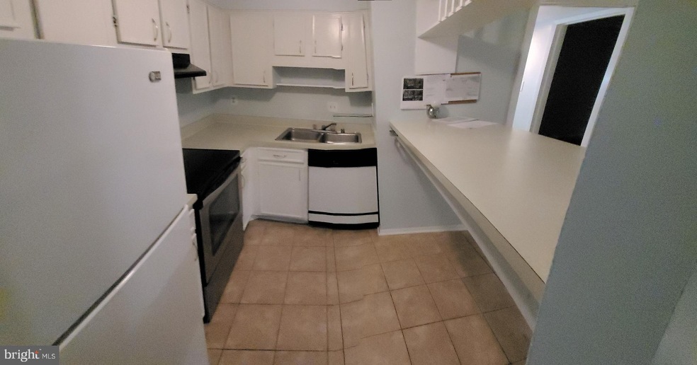 8500 Barrington Ct unit Q, Springfield, VA 22152 - photo 1