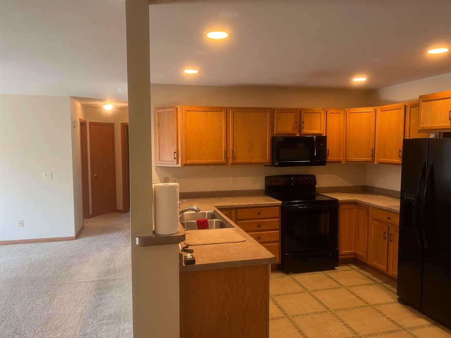 231 Countryside Ct unit D, Waupaca, WI 54981 - photo 1