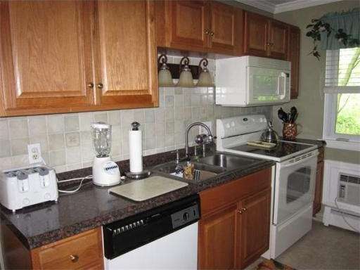 82 S Maple St unit 27, Westfield, MA 01085 - photo 1