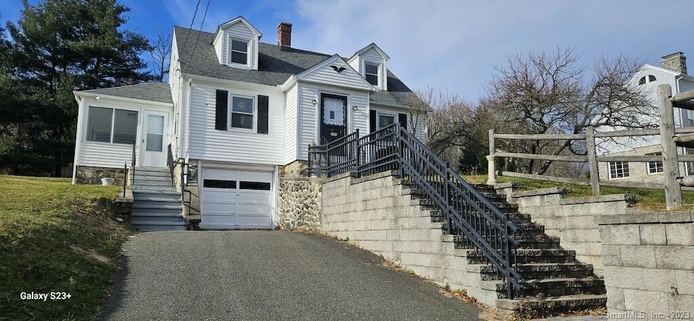 546 Sunnyside Ave, Oakville, CT 06779 - photo 1