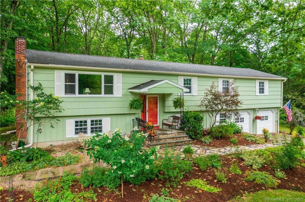 Welcome to 10 Phyllis Lane!