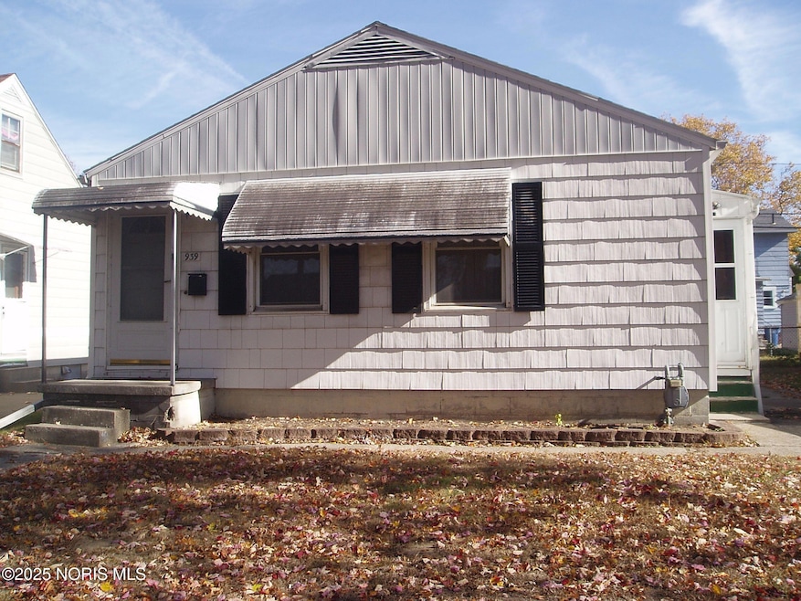 939 Francis Ave, Toledo, OH 43609 - photo 1