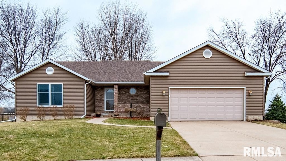 1911 E 48th Ct, Davenport, IA 52807 - photo 1