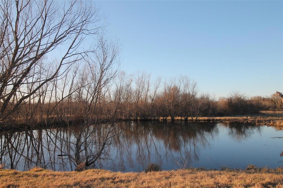 1049 NE Cr 0010, Corsicana, TX 75109 - photo 1