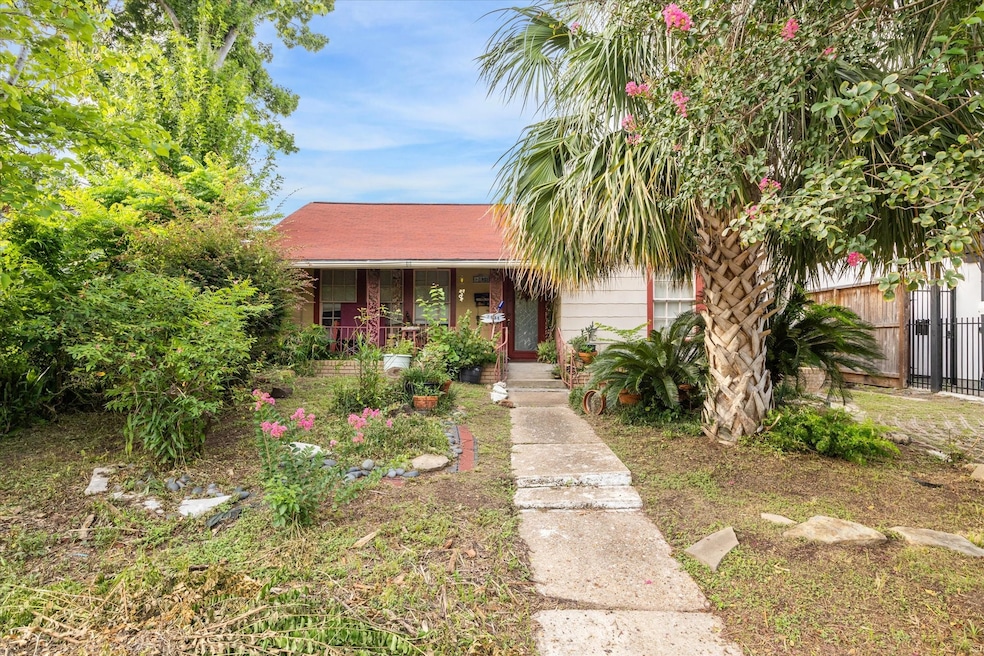 Adorable home in the Southampton market area