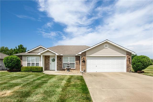 714 Coventry Ln, Raymore, MO 64083 - photo 1