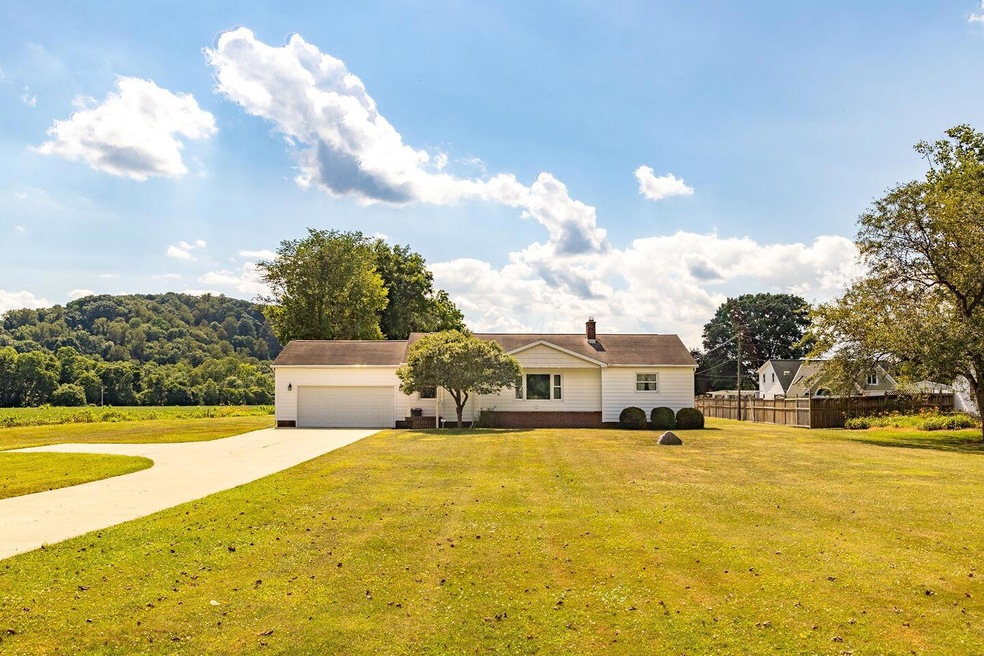 5735 Old Logan Rd SE, Lancaster, OH 43130 - photo 1