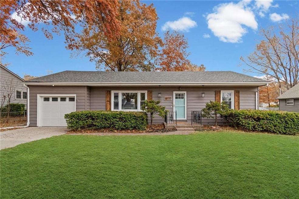 4818 NE 46th St, Kansas City, MO 64117 - photo 1