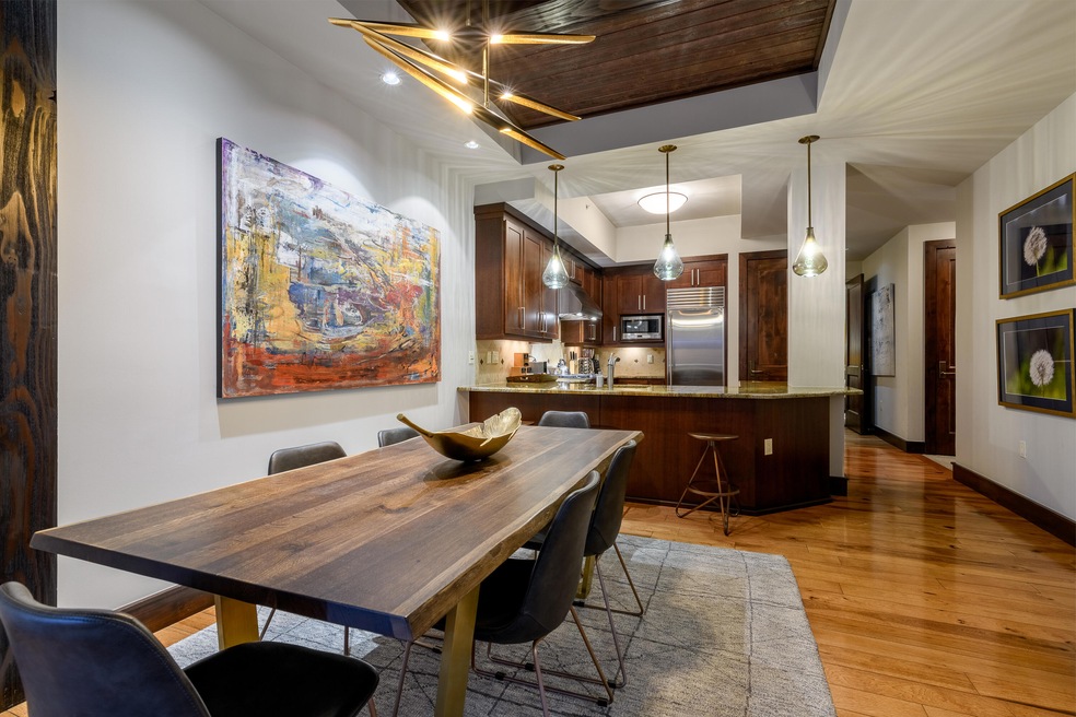 Lumiere Dining/Kitchen