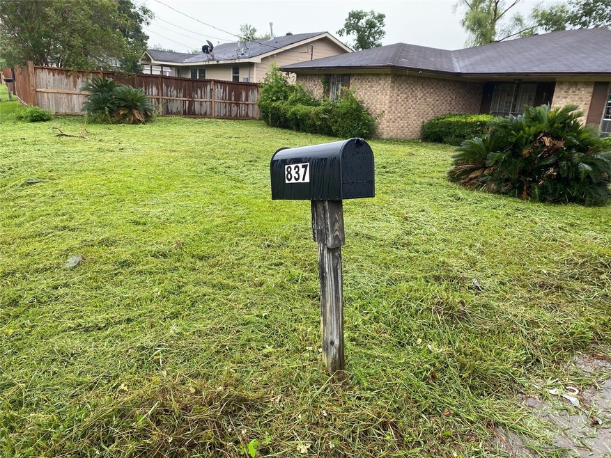 837 W Rittenhouse Rd, Houston, TX 77091 - photo 1