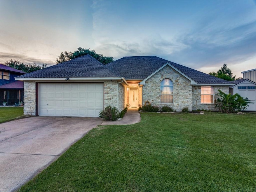 3710 Coral Sands Ct, Granbury, TX 76049 - photo 1