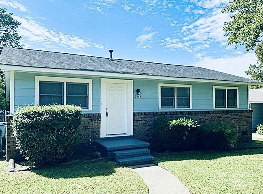 2544 Abelwood Rd, Charlotte, NC 28216 - photo 1