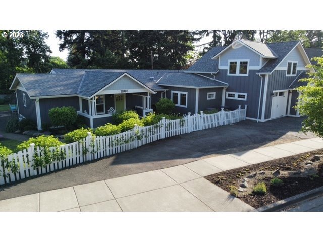 1060 Abbie Ln, Eugene, OR 97401 - photo 1