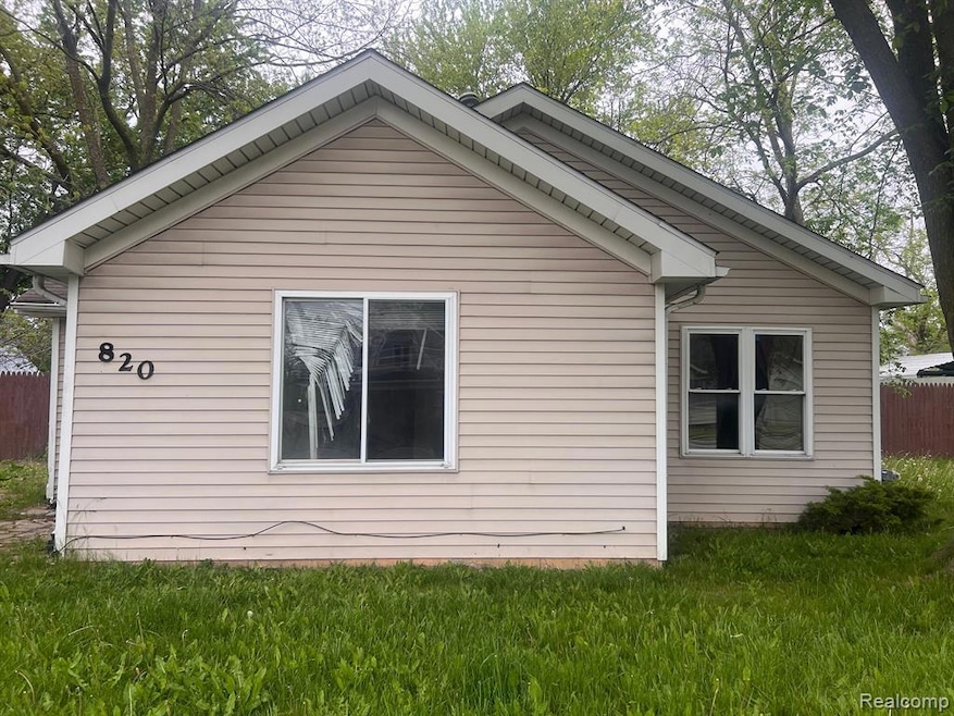 820 W Atherton Rd, Flint, MI 48507 - photo 1