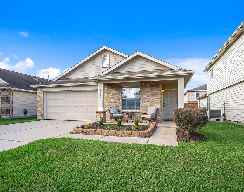 9331 Garfield Park Ln, Houston, TX 77075 - photo 1