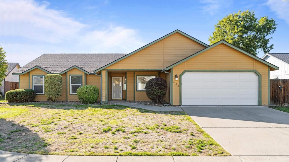 632 N Perry Loop, Kennewick, WA 99336 - photo 1