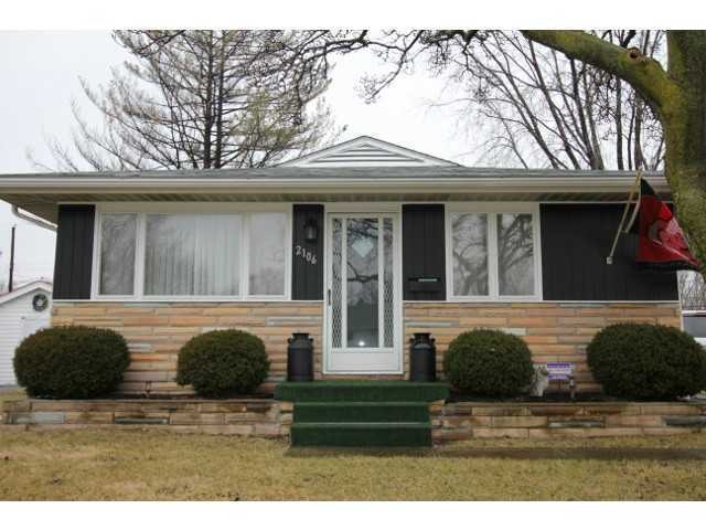 2106 Ferris Rd, Columbus, OH 43224 - photo 1