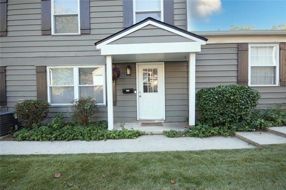 1348 Surrey Ln SW unit 1348, Marietta, GA 30008 - photo 1