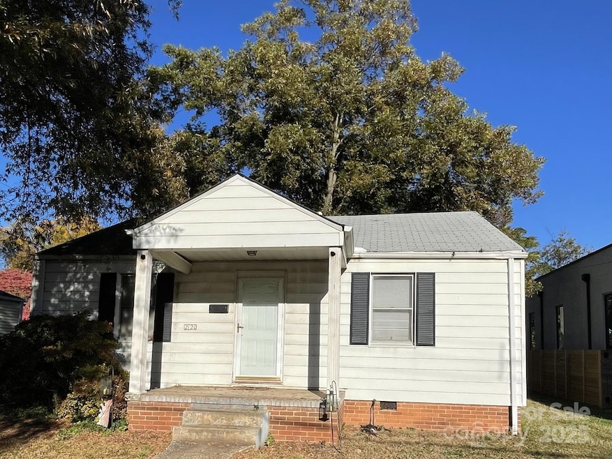 2120 Vanderbilt Rd, Charlotte, NC 28206 - photo 1
