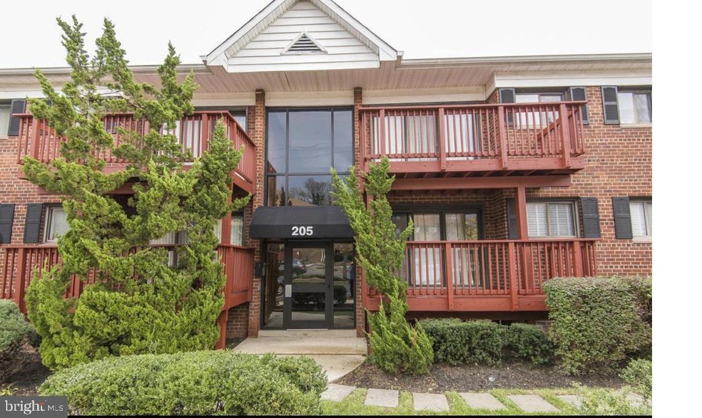 205 Skyhill Rd unit 4, Alexandria, VA 22314 - photo 1