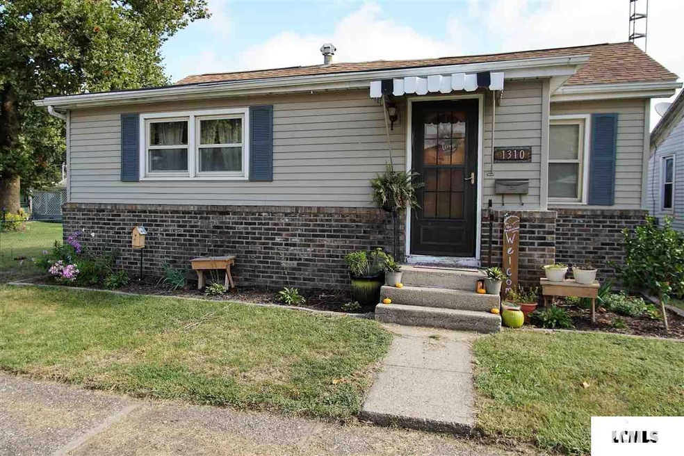 1310 Delavan St, Lincoln, IL 62656 - photo 1