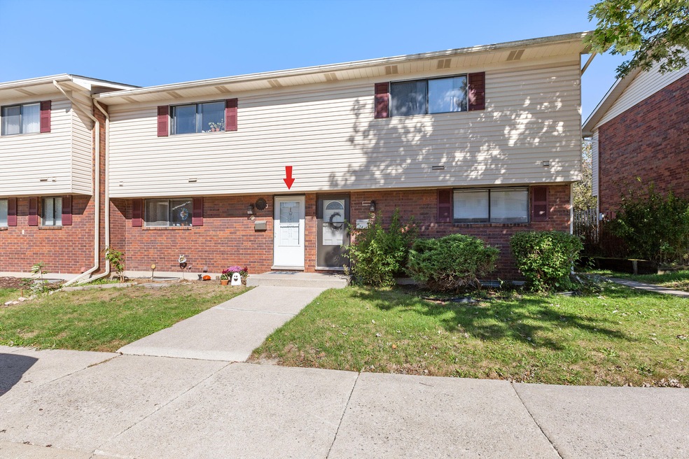 330 W Anderson St, Crown Point, IN 46307 - photo 1