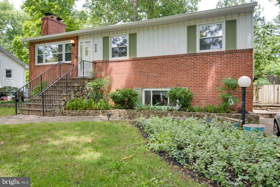 323 Edgemere Dr, Annapolis, MD 21403 - photo 1