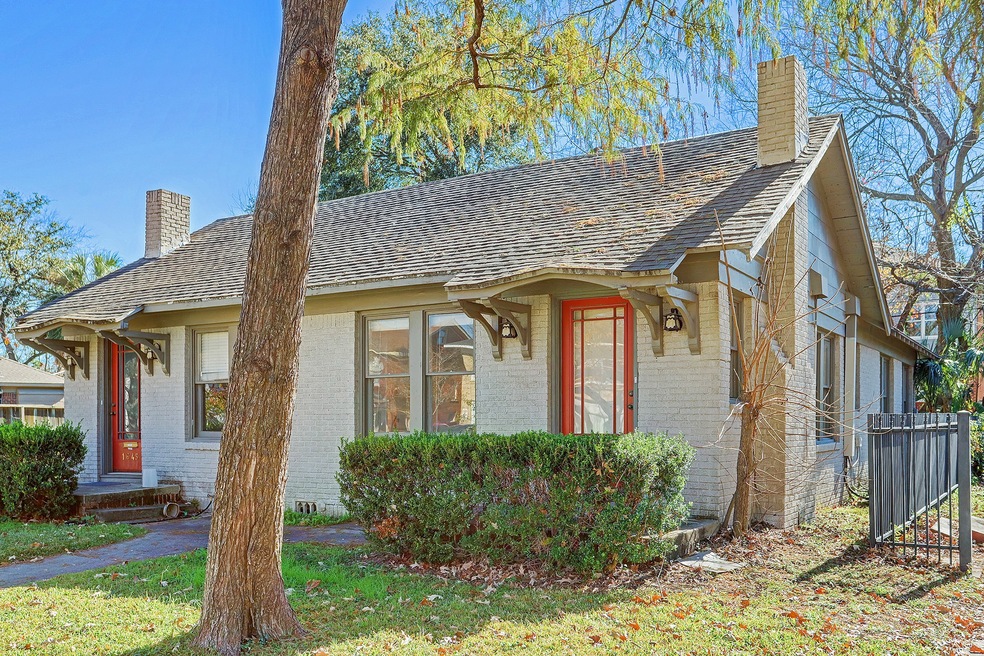 1647 Hawthorne St, Houston, TX 77006 - photo 1