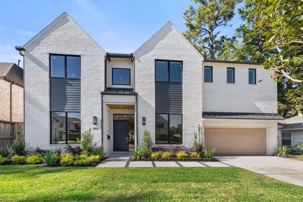 1613 Pine Chase Dr, Houston, TX 77055 - photo 1