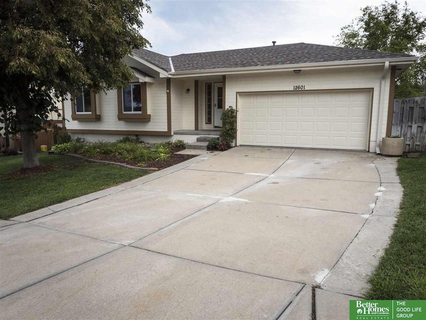 12601 Meredith Ave, Omaha, NE 68164 - photo 1