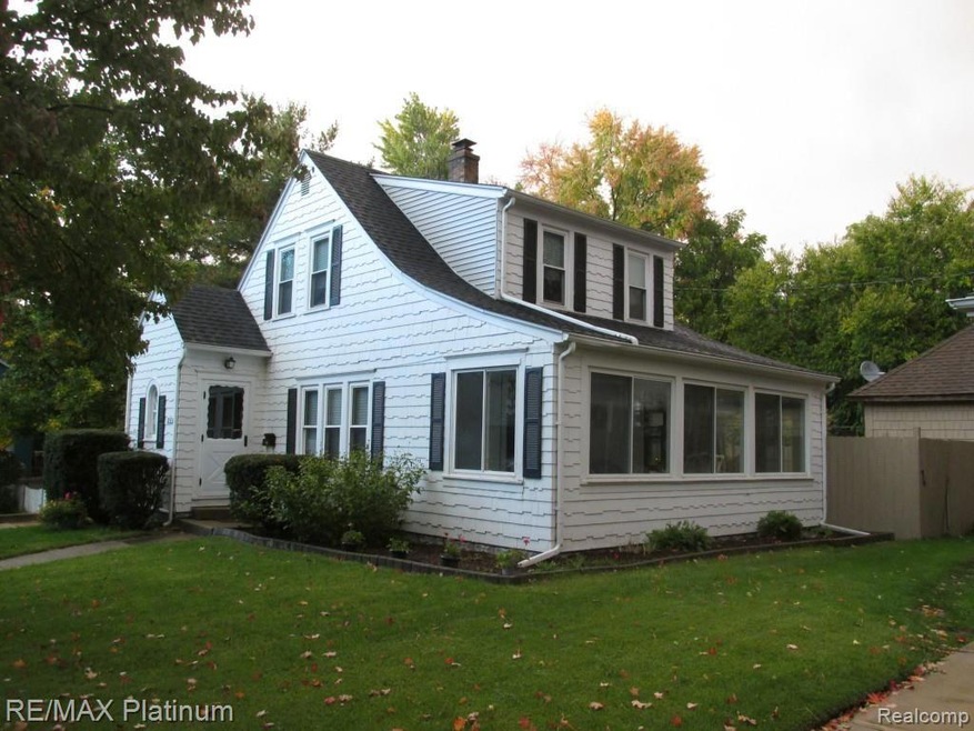 FRONT EXTERIOR/ENCLOSED FRONT PORCH
