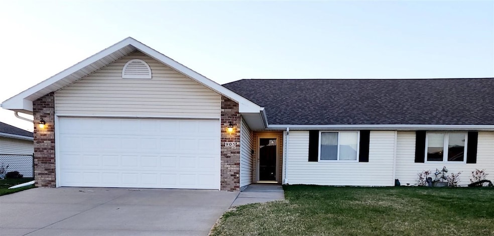 905 Larayne Ln, Norfolk, NE 68701 - photo 1