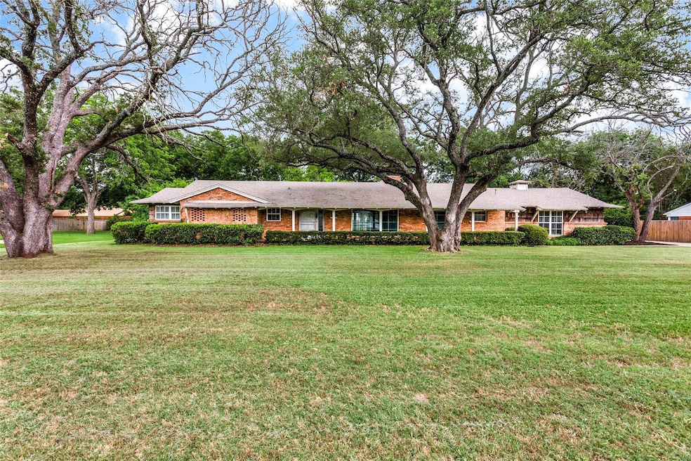 1209 W Westhill Dr, Cleburne, TX 76033 - photo 1