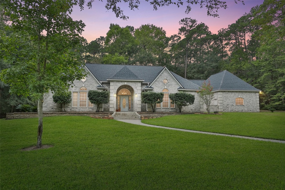 Gorgeous sunset view. This beautiful home is ready for a new owner!