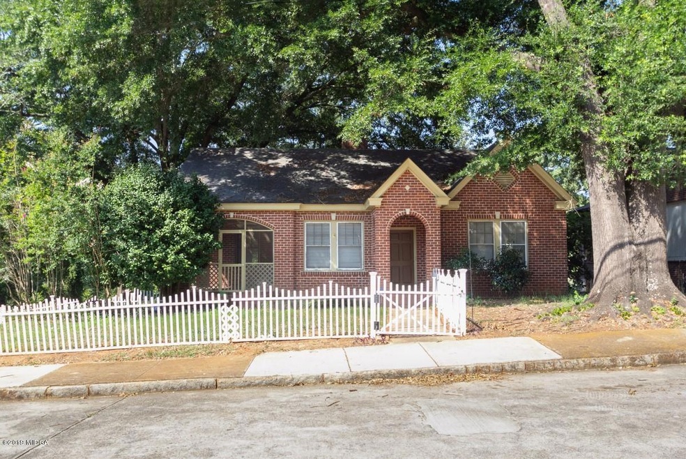 876 Laurel Ave