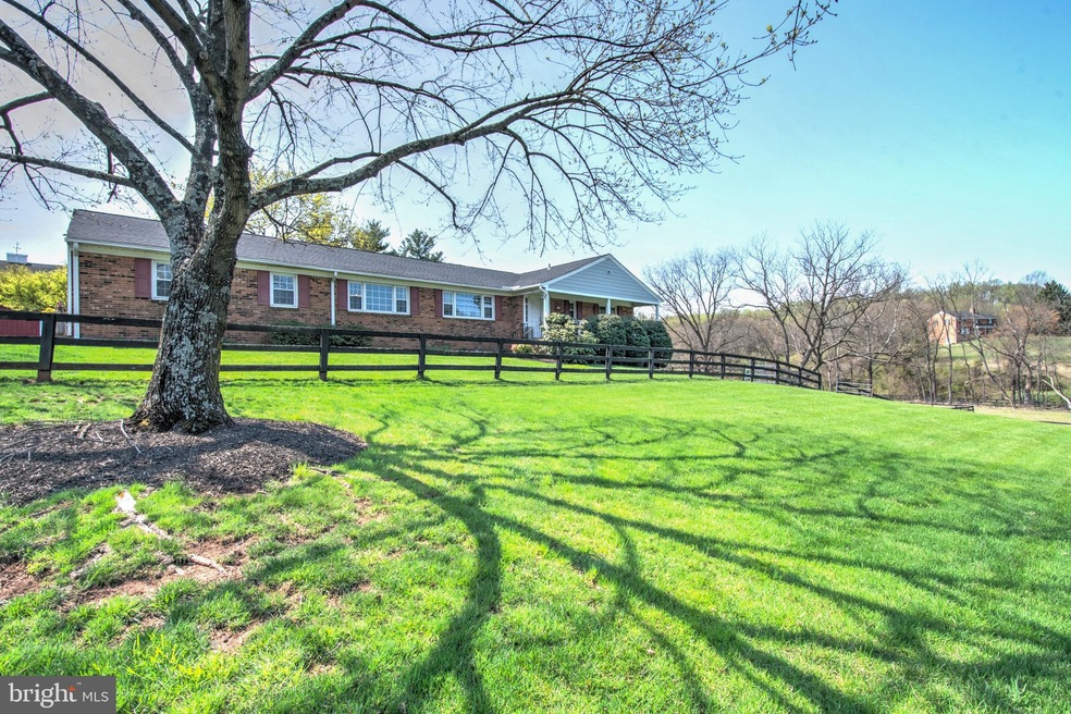 20557 Gleedsville Rd, Leesburg, VA 20175 - photo 1