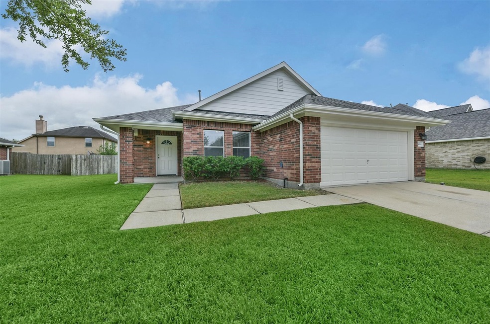 4204 Leisure Ln, Pearland, TX 77584 - photo 1