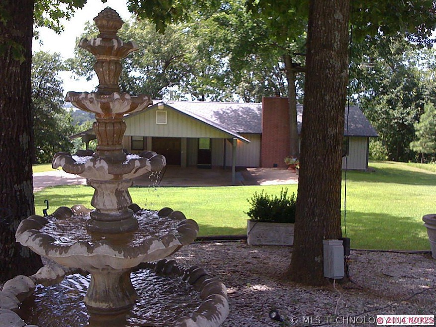 Private 3 bd, 2 bth, 2 barn/shops, open floor plan