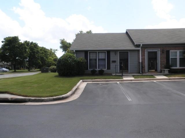 Wonderful end unit in a well maintained neighborhood.