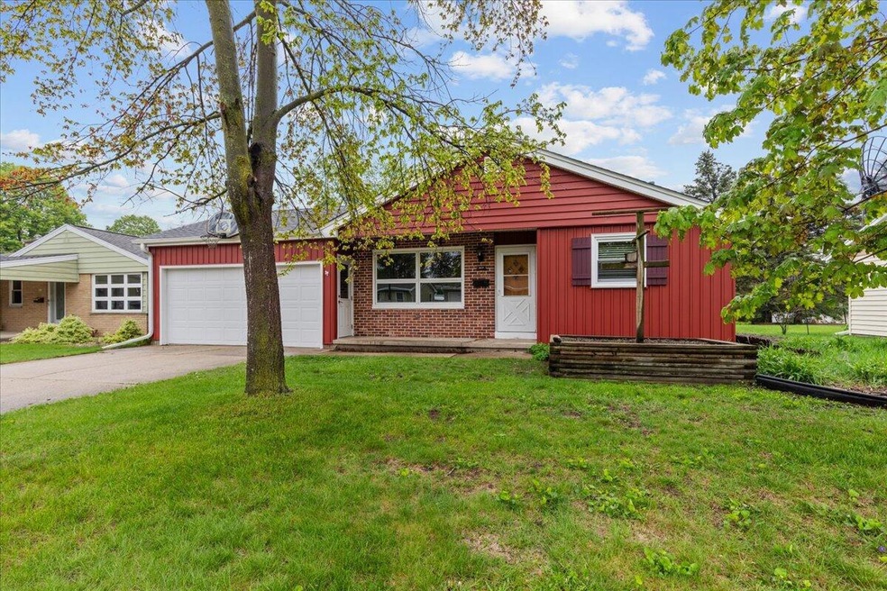 817 Meadowbrook Dr