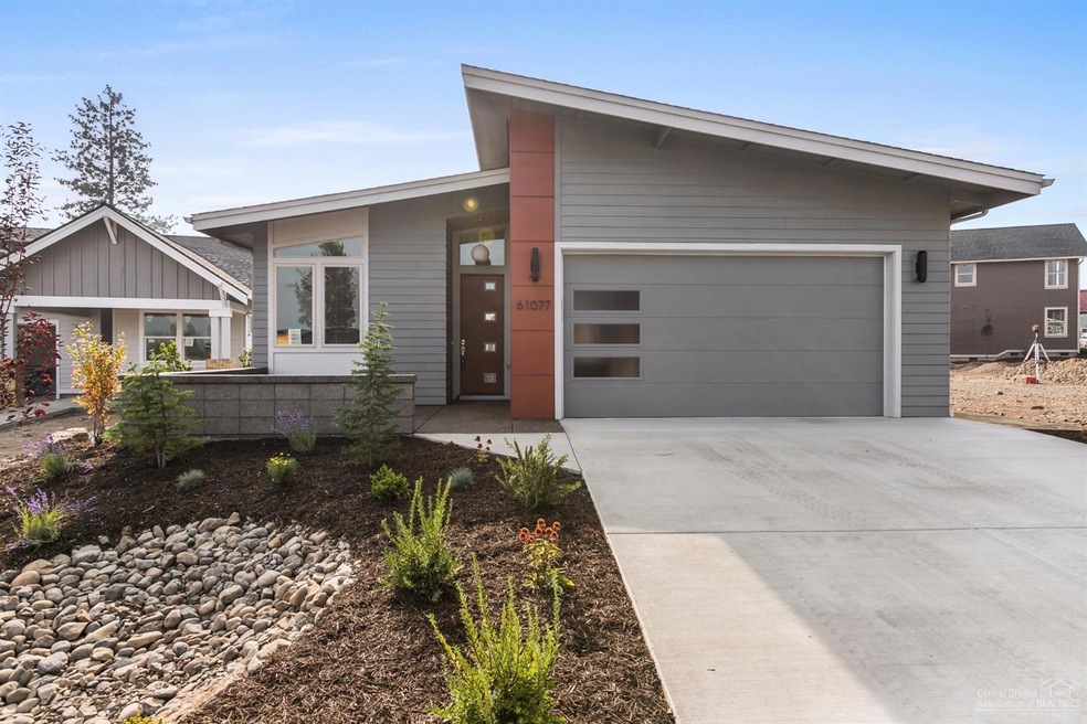 61077 SE Echo Lake Ct, Bend, OR 97702 - photo 1