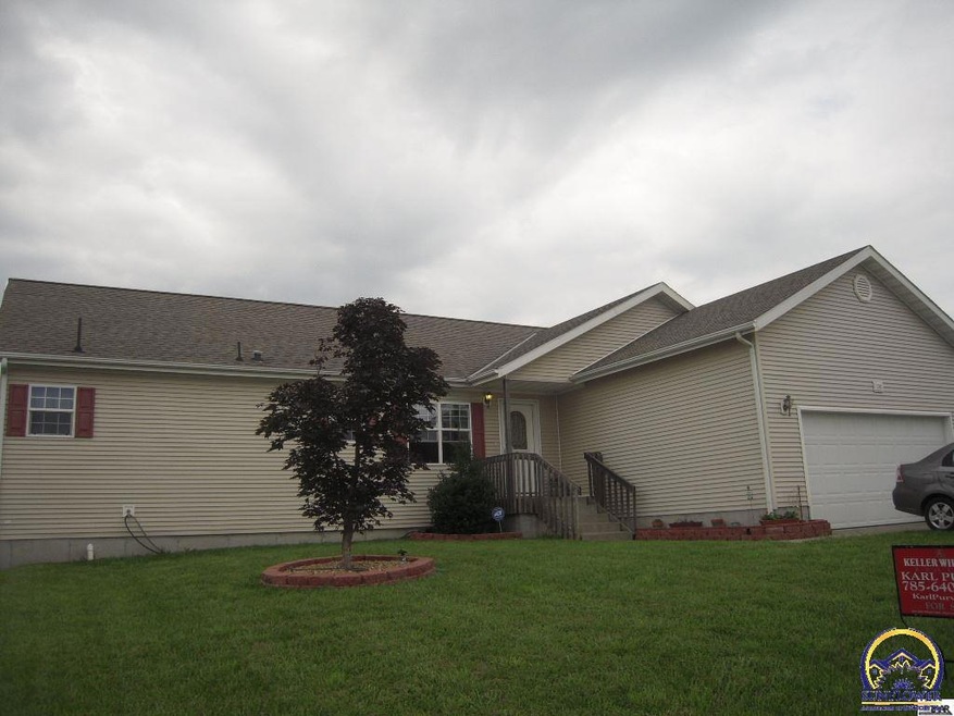 201 SE 44th Pkwy, Topeka, KS 66609 - photo 1