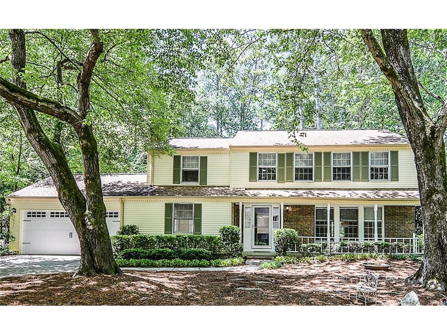 Beautiful TRADITIONAL in Heritage Woods.