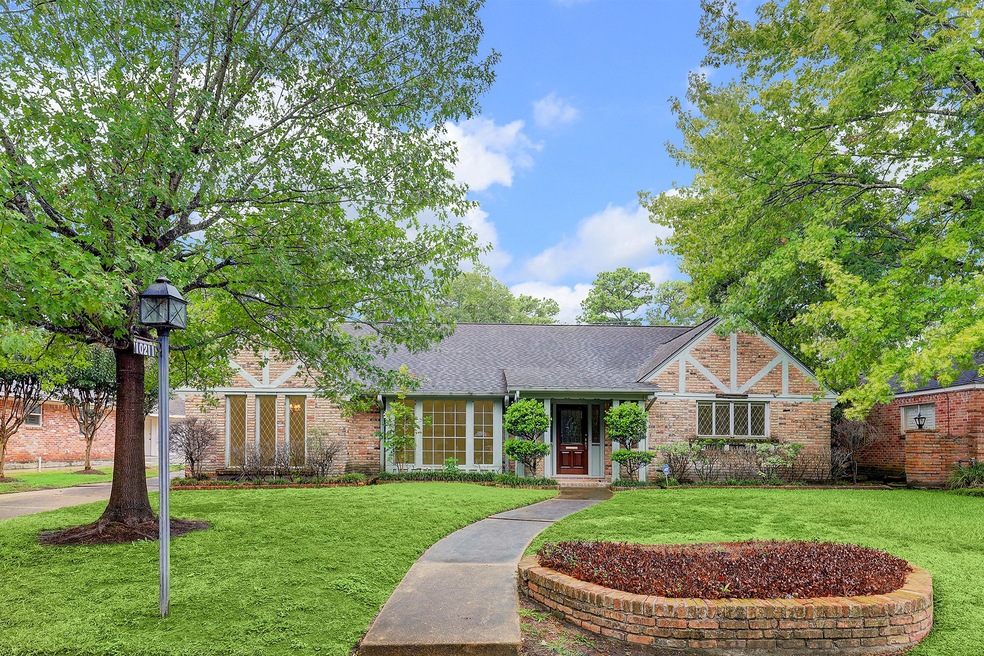10211 Green Tree Rd, Houston, TX 77042 - photo 1