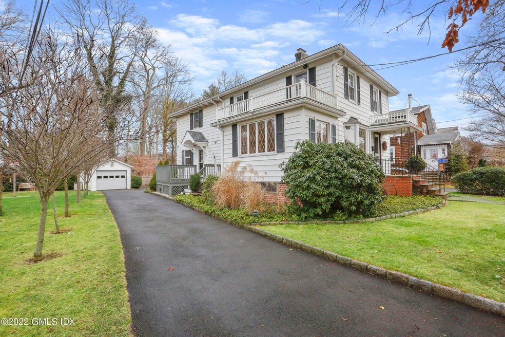 000 - 10 Pleasant St Cos Cob CT
